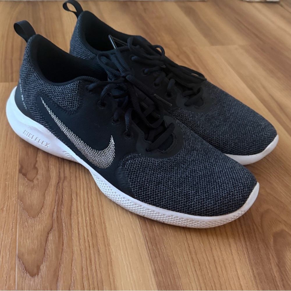 Nike Women's Black Sneakers